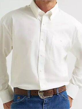 Cowboy classic. NWT Wrangler Men's George Strait Classic  shirt